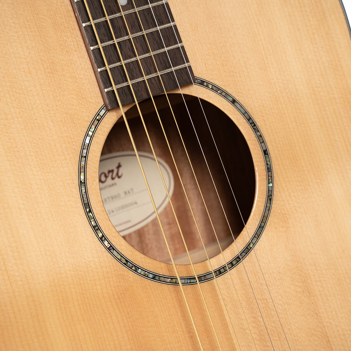 Cort Earth 60 natural